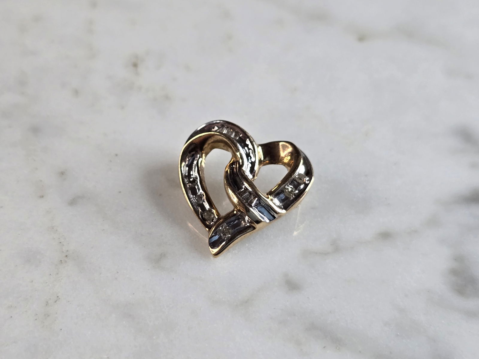 Womens Vintage Estate 10K Yellow Gold Heart Diamond Pendant (1 of 3)