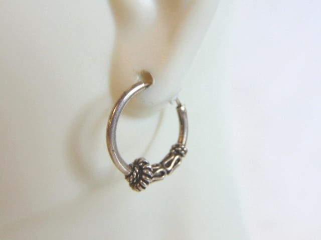 Womens Vintage Estate Sterling Silver Hoop Earrings (1 of 3)