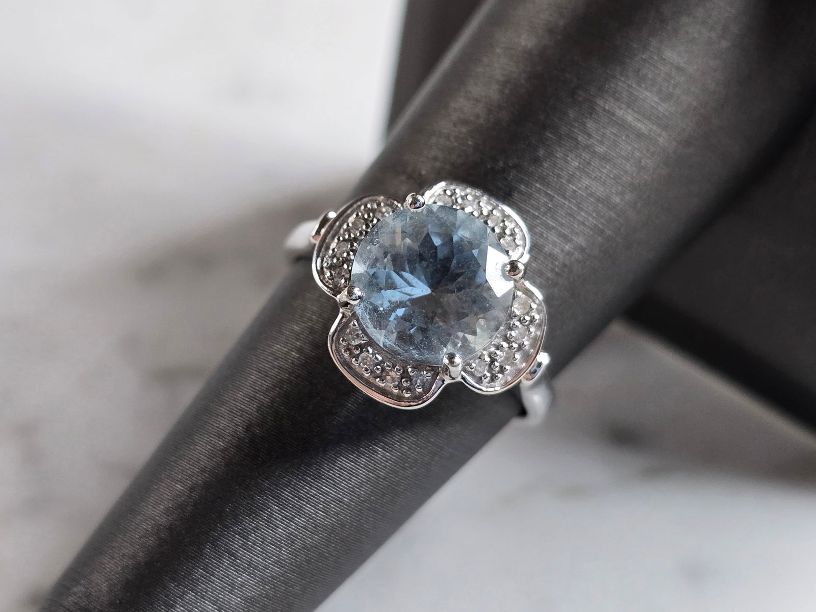 Womens Vintage Estate 14K White Gold Aqua Diamond Ring: A WOMENS VINTAGE ESTATE 14K WHITE GOLD AQUA RING ACCENTED WITH DIAMONDS. THE RING WEIGHS 3.7g, AND IS A SIZE 7.0. THE WIDTH OF THE RING IS 1/2". STONE TESTED AS AQUA, HOWEVER NOT SURE IF AQUA STONE IS