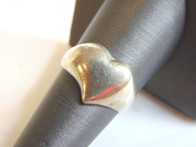 Womens Vintage Estate Sterling Silver Heart Ring (1 of 5)