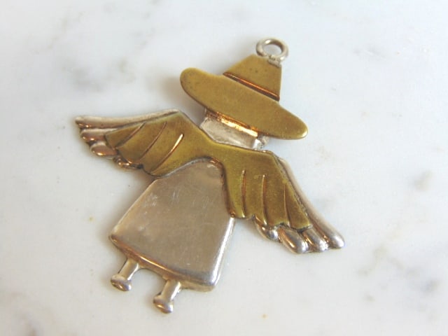 Womens Vintage Estate Sterling Silver Angel Pendant (1 of 2)