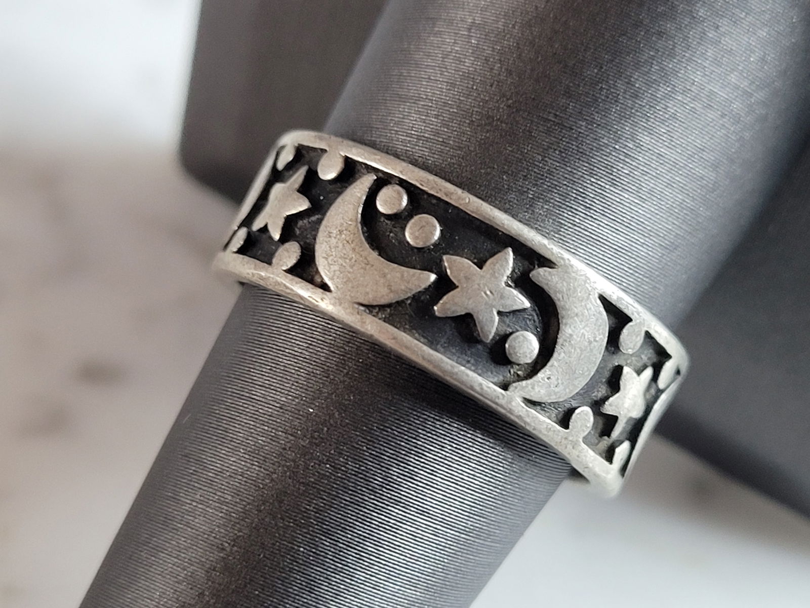 Womens Vintage Estate Sterling Silver Stars & Moon Band Ring (1 of 4)