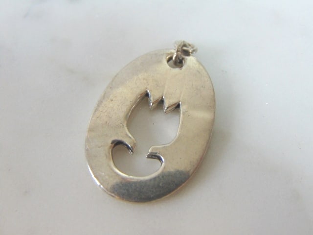 Womens Vintage Estate Sterling Silver Flower Pendant (1 of 2)