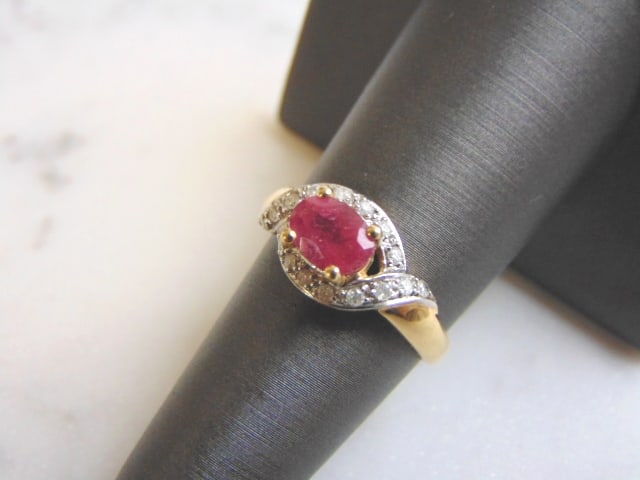 Womens Vintage Estate 14k Gold Garnet & Diamond Ring (1 of 4)