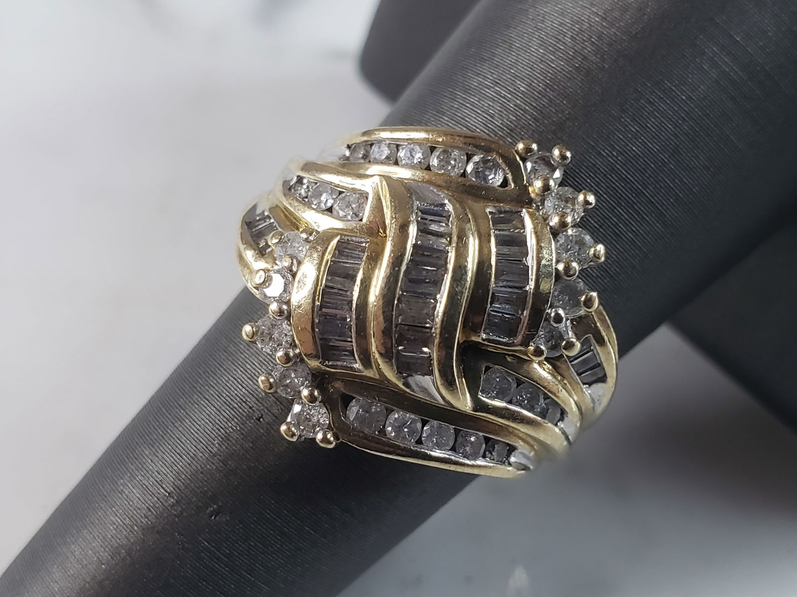 Womens Vintage Estate 10k Gold Diamond Cluster Ring (1 of 5)