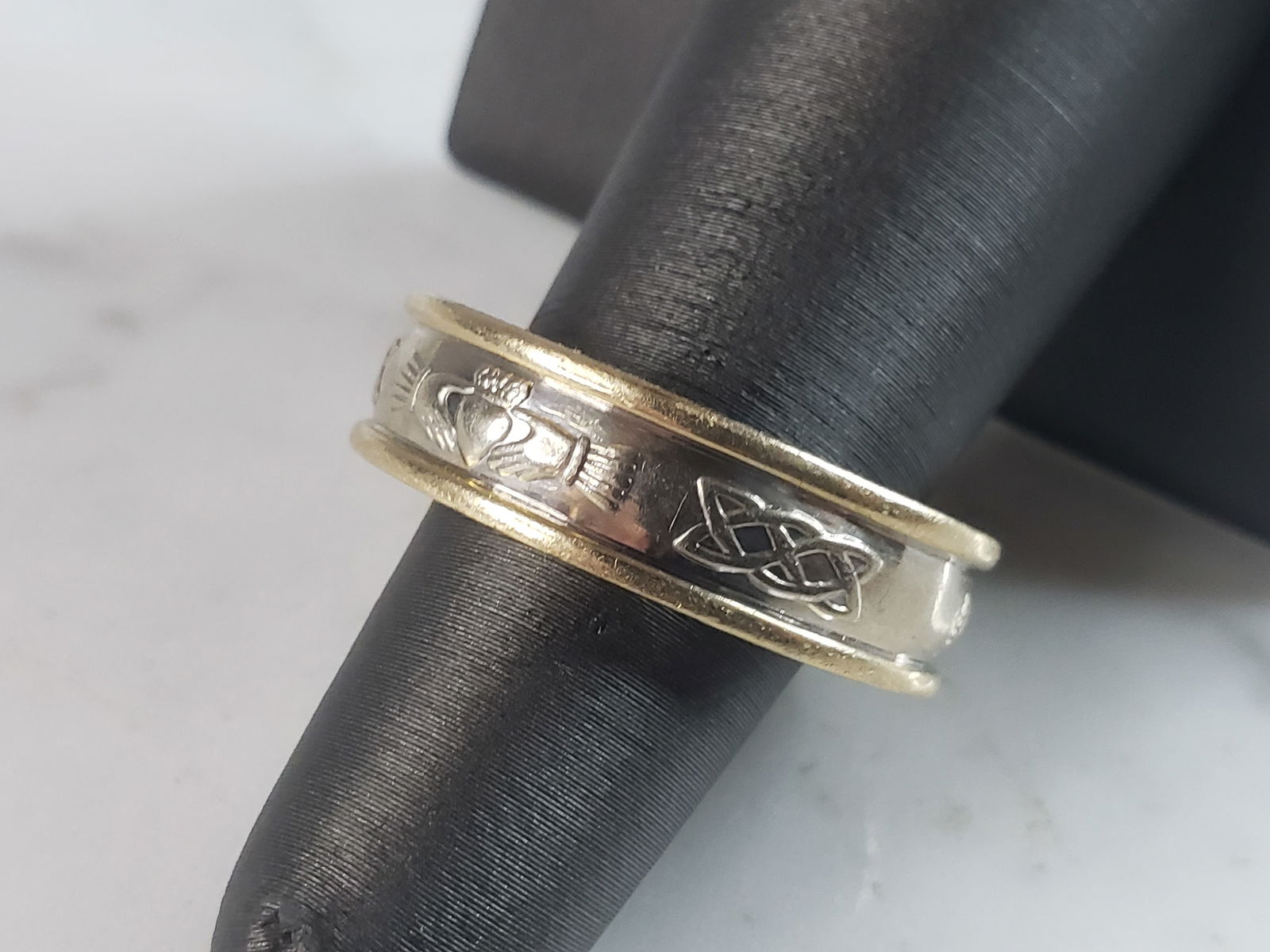 Mens Vintage Estate 14k Gold Irish Claddagh Wedding Ring: A MENS VINTAGE ESTATE 14K YELLOW & WHITE GOLD IRISH CLADDAGH RING. THE RING WEIGHS 8.4g AND IS A SIZE 12.25. WIDTH OF THE RING IS 1/4". RING IS MARKED ON THE INSIDE OF THE BAND. WOULD MAKE A LOVELY GI