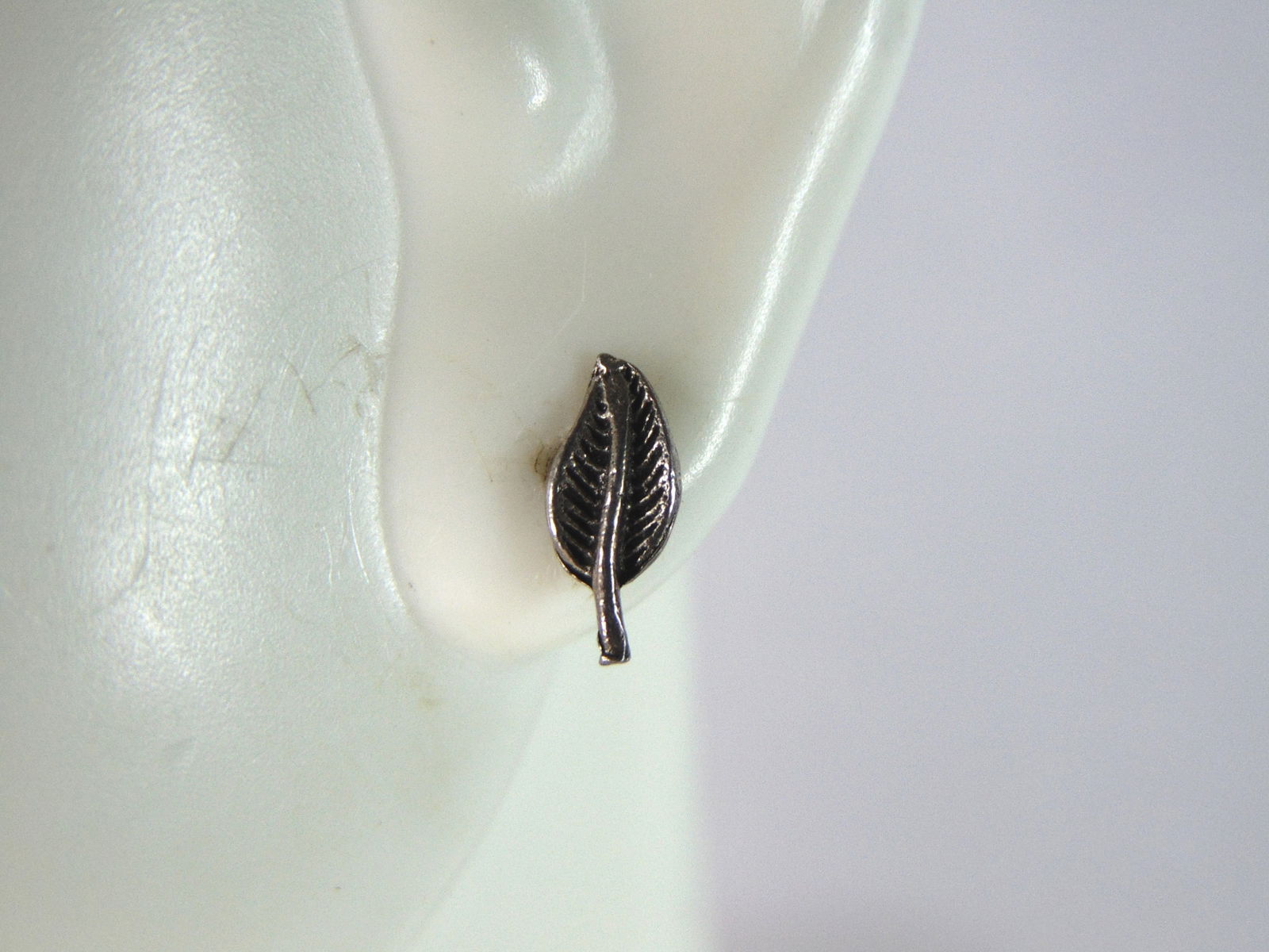 Womens Vintage Estate Sterling Silver Leaf Earrings (1 of 3)