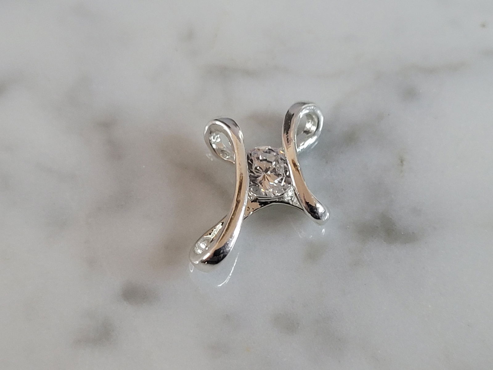 Womens Vintage Estate Sterling Silver CZ Stones Cross Pendant: A WOMENS VINTAGE ESTATE STERLING SILVER CZ CROSS PENDANT . PENDANT WEIGHS 0.9g AND MEASURES 5/8" LONG BY 1/2" WIDE. MAKES A GREAT GIFT FOR THAT SOMEONE SPECIAL. ANY QUESTIONS, PLEASE ASK. BE SURE TO C