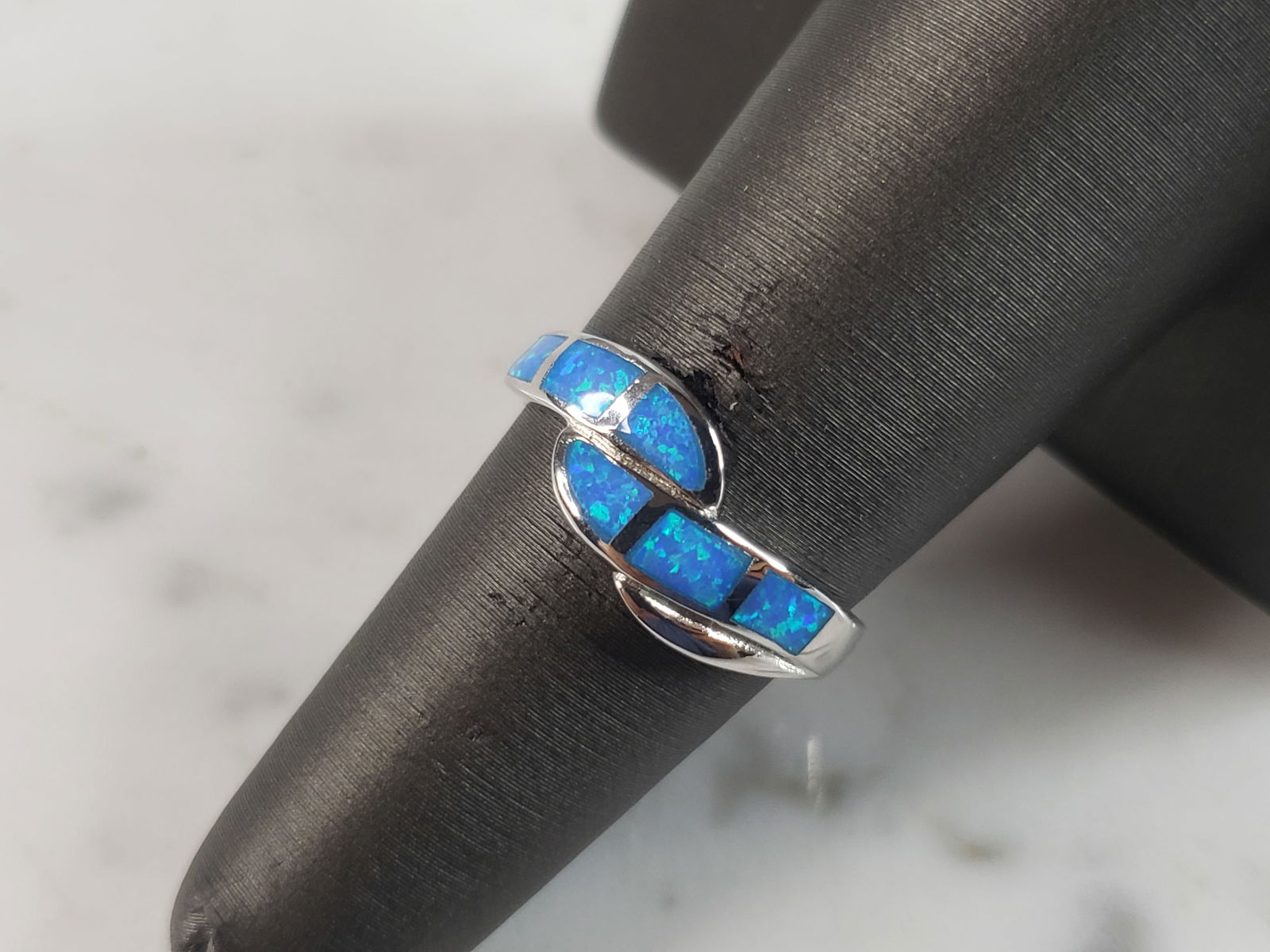 Womens Estate Sterling Silver Modernist Blue Opal Ring: A WOMENS ESTATE STERLING SILVER MODERNIST BLUE OPAL COLORED RING. THE RING IS A SIZE 6.5 AND WEIGHS 3.0g. WIDTH OF RING MEASURES 3/8". NOT SURE IF STONE IS NATURAL OR MAN MADE. THE RING MAKES A BEAUTI