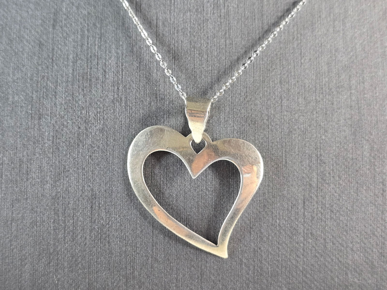 Womens Vintage Estate Sterling Silver Heart Pendant Necklace (1 of 4)