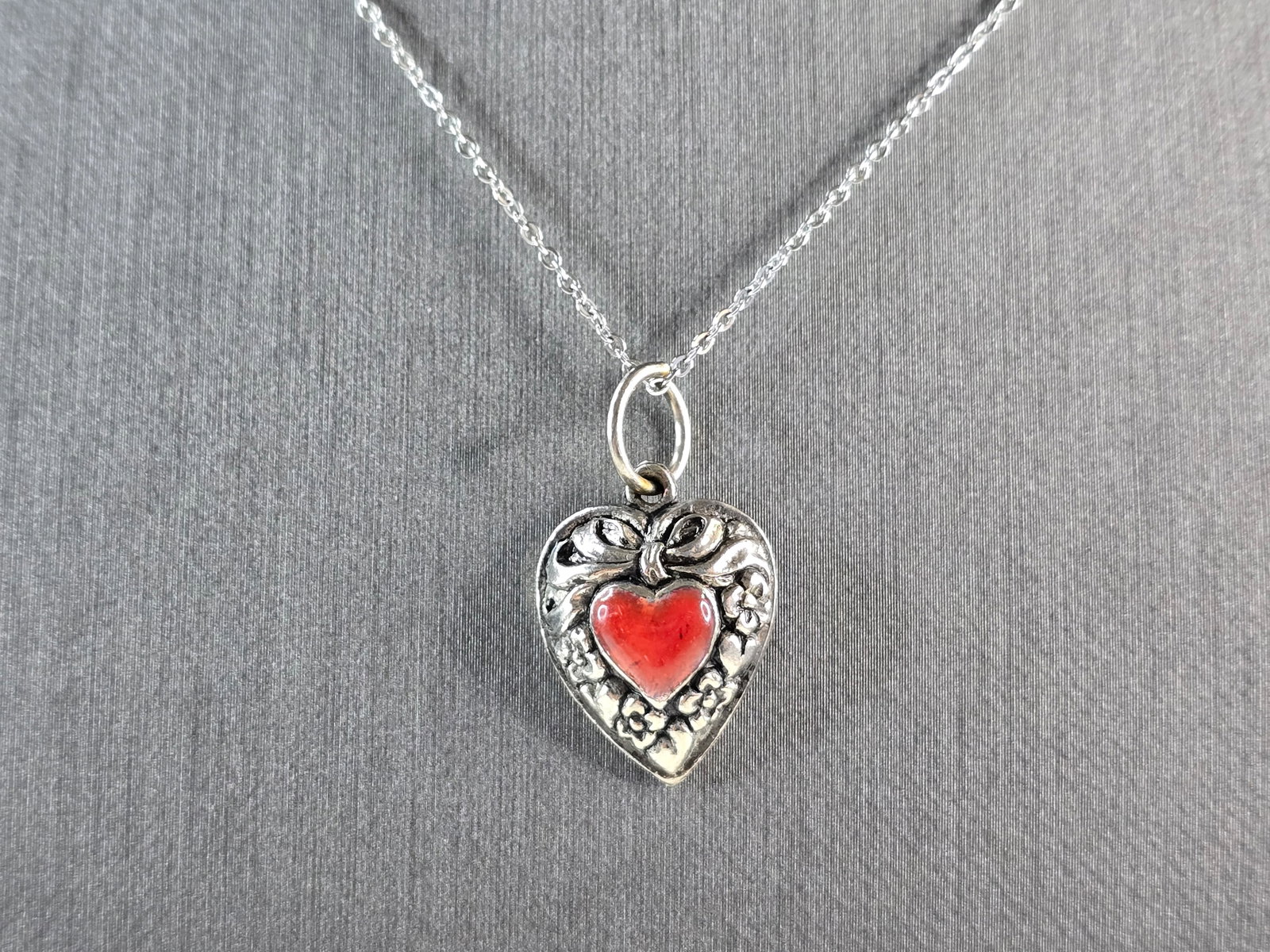 Womens Vintage Estate Sterling Silver Enamel Heart Pendant Necklace (1 of 4)