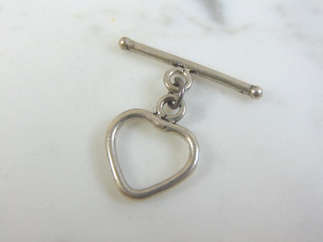 Vintage Estate Sterling Silver Heart Lapel T-Bar: FOR SALE IS A LOVELY STERLING SILVER HEART LAPEL T-BAR. THE LAPEL MEASURES 1" LONG BY 1" WIDE, AND WEIGHS 2.1g. ANY OTHER QUESTIONS, PLEASE DON'T HESITATE TO ASK. MAKES AN ATTRACTIVE GIFT FOR THAT SOM