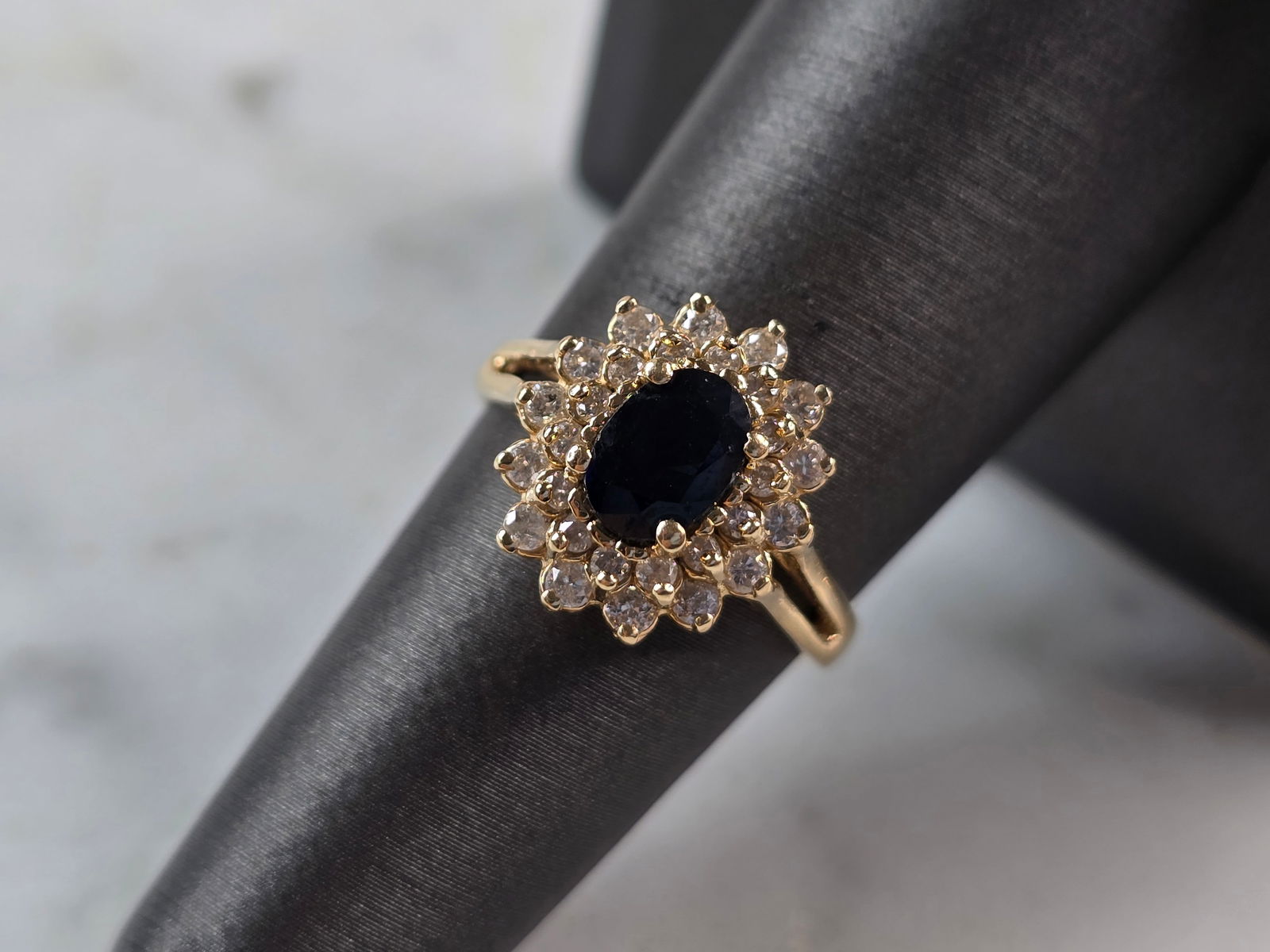 Womens Vintage Estate 14K Yellow Gold Sapphire & Diamond Ring: A WOMENS VINTAGE ESTATE 14K YELLOW GOLD RING WITH A BLUE SAPPHIRE STONE, ACCENTED WITH DIAMONDS. THE RING WEIGHS 4.0g, AND IS A SIZE 7.0. THE RING MEASURES 5/8" LONG. RING HAS 14 TINY DIAMONDS. ANY QU