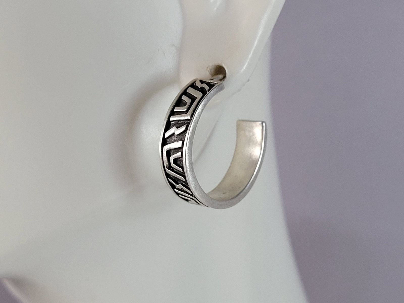 Sterling Silver Fashion Open Hoop Stick Earrings: FOR SALE IS THIS PAIR OF WOMEN'S FINE .925 STERLING SILVER OPEN HOOP STICK EARRINGS. THE EARRINGS WEIGH 6.6g. AND MEASURE 3/4" LONG BY 3/4" WIDE. CONDITION IS VERY NICE. EARRINGS ARE MARKED 925. THEY