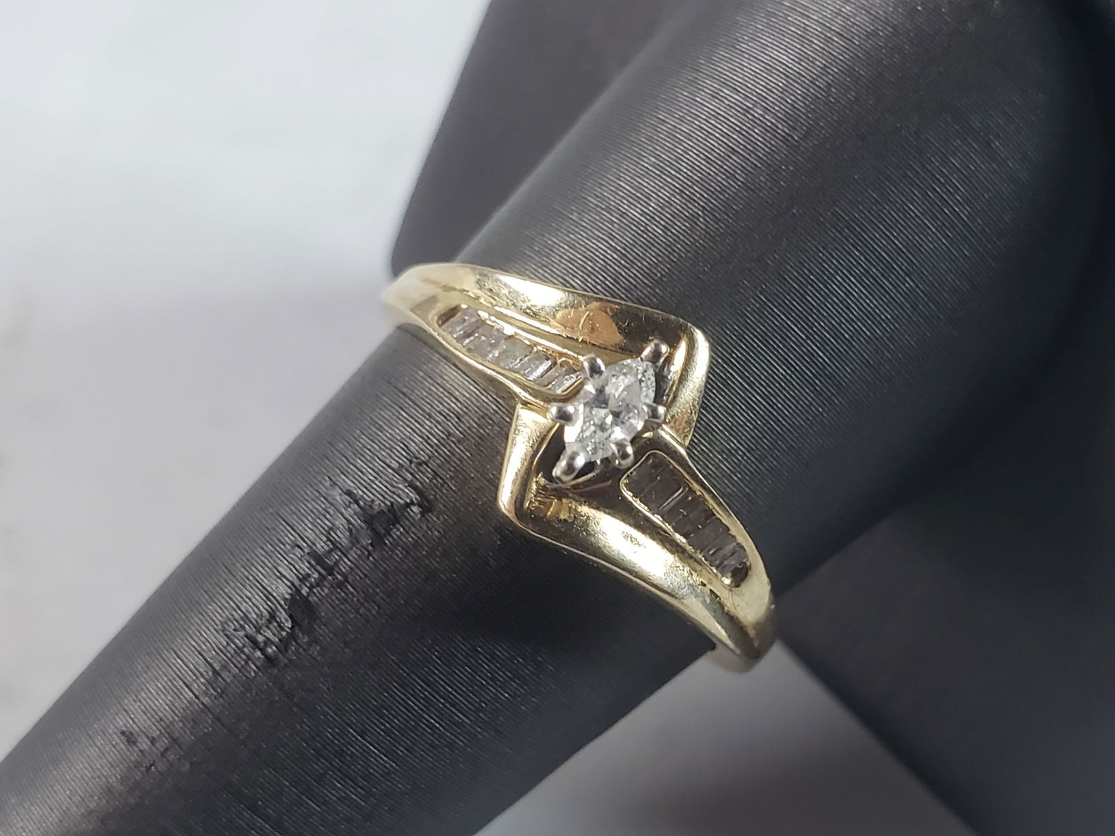 Womens Vintage Estate 14K Yellow Gold Marquise Diamond Ring: A WOMENS VINTAGE ESTATE 14K GOLD MARQUISE DIAMOND RING. THE RING IS A SIZE 9.25, AND WEIGHS 3.9g. THERE ARE ABOUT .45cts WORTH OF DIAMONDS. THE MARQUISE DIAMOND IS .15cts ALONE. RING MAKES A BEAUTIFUL