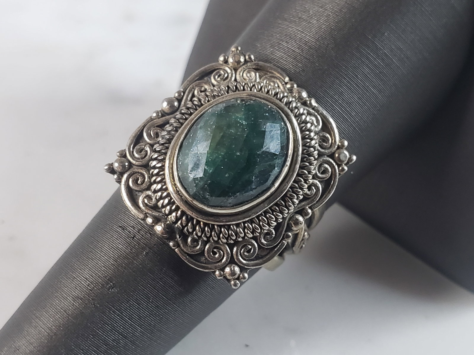 Womens Vintage Estate Sterling Silver Aventurine Ring: A WOMENS VINTAGE ESTATE STERLING SILVER AVENTURINE RING. THE RING SIZE IS A 6.75, AND WEIGHS 8.0g. THE WIDTH OF THE RING IS 3/4". RING IS DOES HAVE A MAKERS MARK BUT NOT SURE WHO IT IS. THIS WOULD MAK