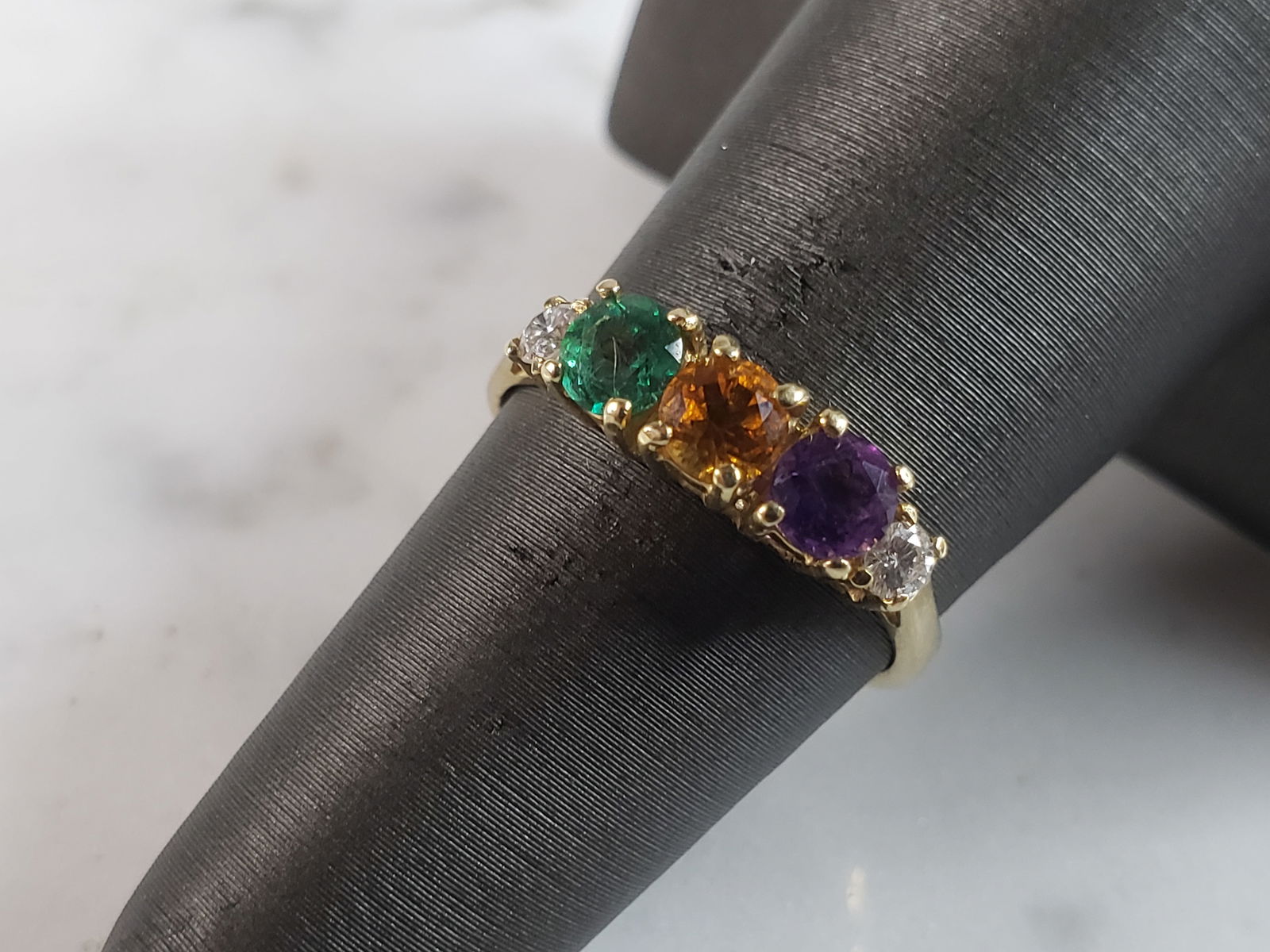 Womens Vintage Estate 14K Yellow Gold Gemstone Tiara Ring: A WOMENS 14K YELLOW GOLD TIARA RING. THE RING WEIGHS 2.2g. THE SIZE OF THE RING IS A 5.75. ANY QUESTIONS PLEASE DO NOT HESITATE TO ASK. BE SURE TO CHECK OUT SOME OF MY OTHER GREAT ITEMS UP FOR SALE. T