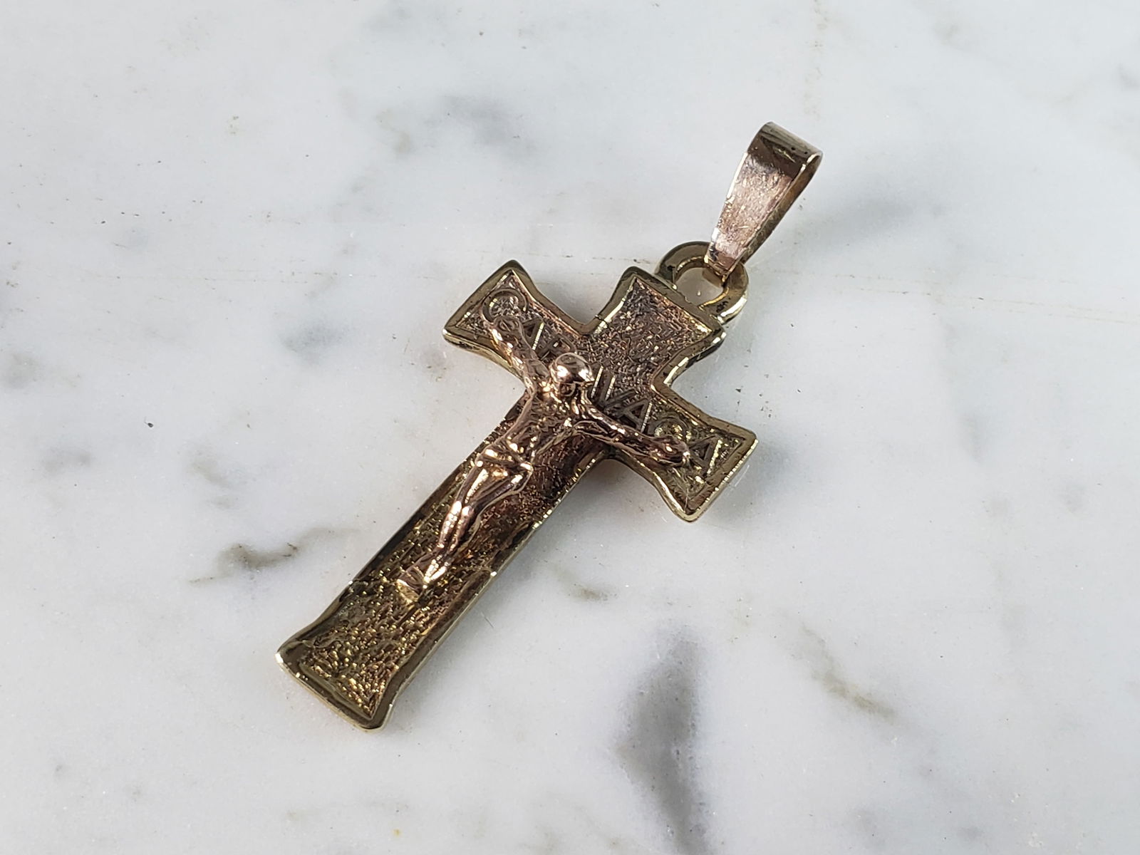 Vintage Estate 10K Yellow Gold Religious Cross Pendant (1 of 3)