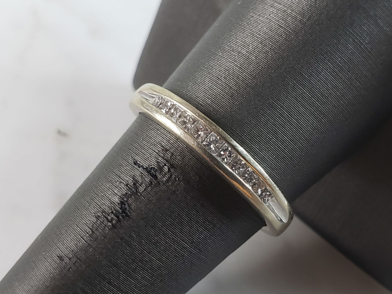 Vintage Estate 14k White Gold Diamond Ring: A VINTAGE ESTATE 14K WHITE GOLD DIAMOND RING. THE RING WEIGHS 3.6g AND IS A SIZE 9.0. THE CARAT WEIGHT OF THE DIAMONDS ARE ABOUT .33cts. RING IS MARKED ON THE INSIDE OF THE BAND. ANY OTHER QUESTIONS P