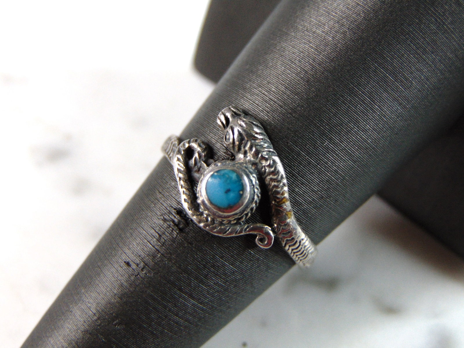 Womens Vintage Estate Sterling Silver Modernist Snake Ring: THIS ITEM IS A LOVELY WOMENS VINTAGE ESTATE .925 STERLING SILVER MODERNIST SNAKE RING. RING SIZE IS 7.0 AND WEIGHS 1.8g. THIS WOULD MAKE A NICE GIFT FOR THAT SOMEONE SPECIAL. ANY OTHER QUESTIONS PLEAS