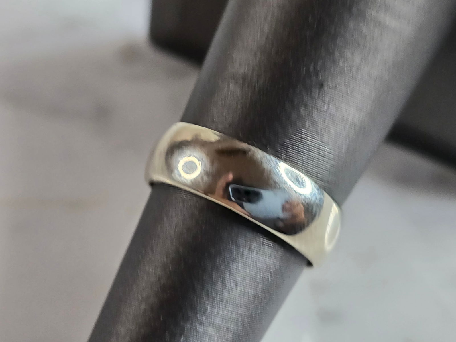 Womens Vintage 14k White Gold Frederick Goldman Wedding Ring Band: A WOMENS VINTAGE ESTATE 14k WHITE GOLD WEDDING BAND RING MADE BY FREDERICK GOLDMAN. THE RING WEIGHS 4.0g AND MEASURES 1/4" WIDE. RING IS A SIZE 6.5 AND IS STAMPED "14K, FG". MAKES A GREAT GIFT FOR THA