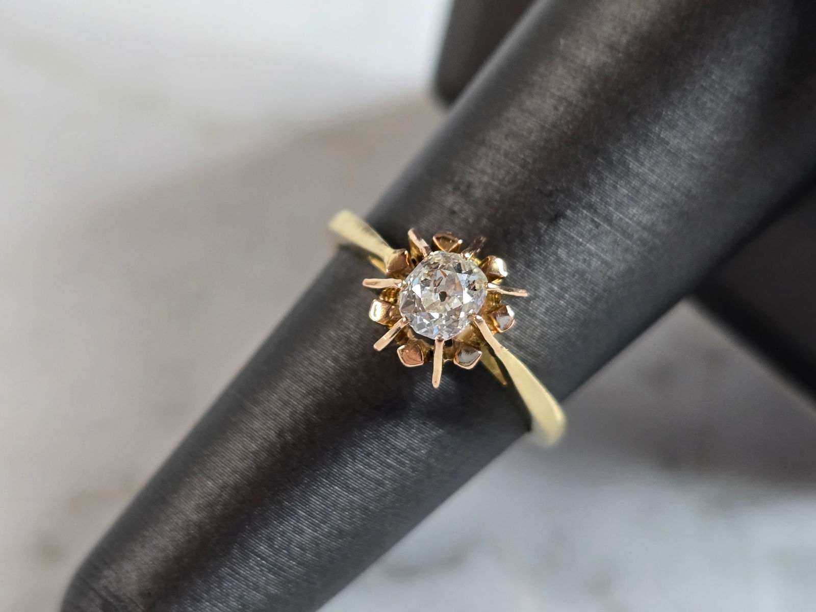 Womens Vintage Estate 18K Yellow Gold Diamond Engagement Ring (1 of 6)