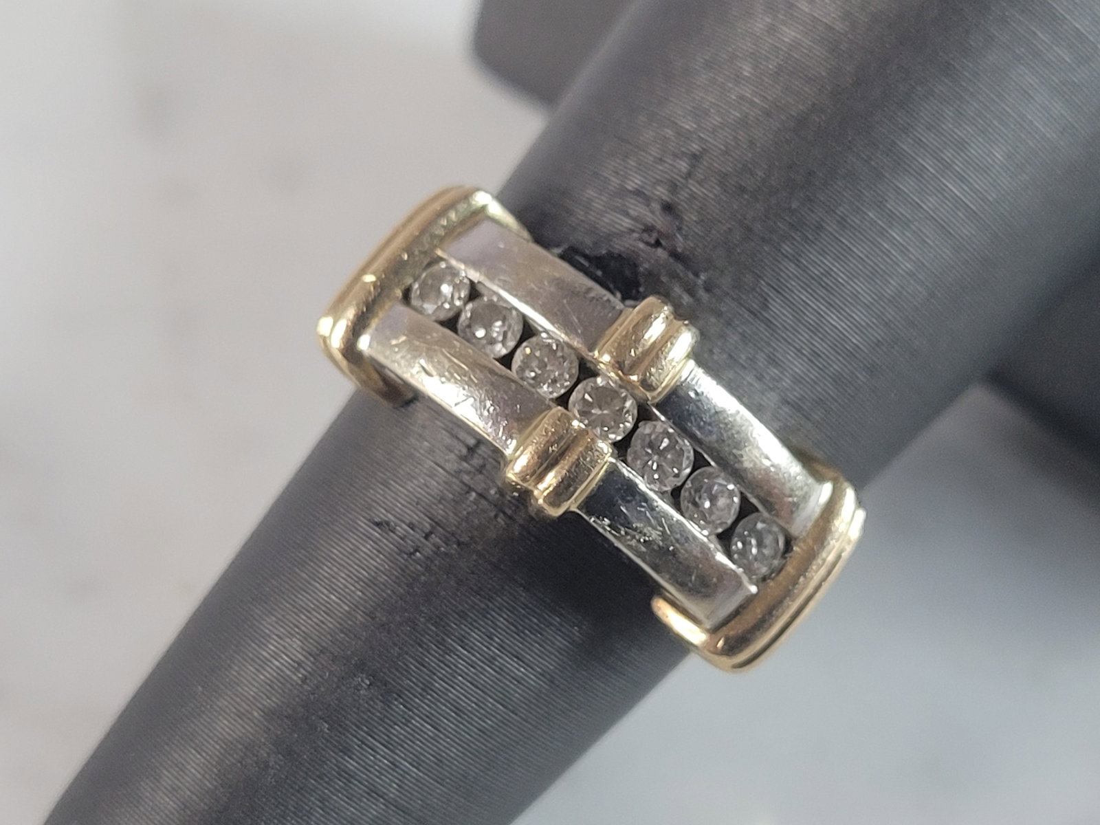 Womens Vintage Estate 14K Yellow & White Gold Diamond Ring: A WOMENS VINTAGE ESTATE 14K YELLOW & WHITE GOLD DIAMOND RING. THE RING WEIGHS 7.2g, AND IS A SIZE 6.5. THERE ARE ABOUT .35cts WORTH OF DIAMONDS. RING IS MARKED ON THE INSIDE OF THR BAND. ANY QUESTIONS
