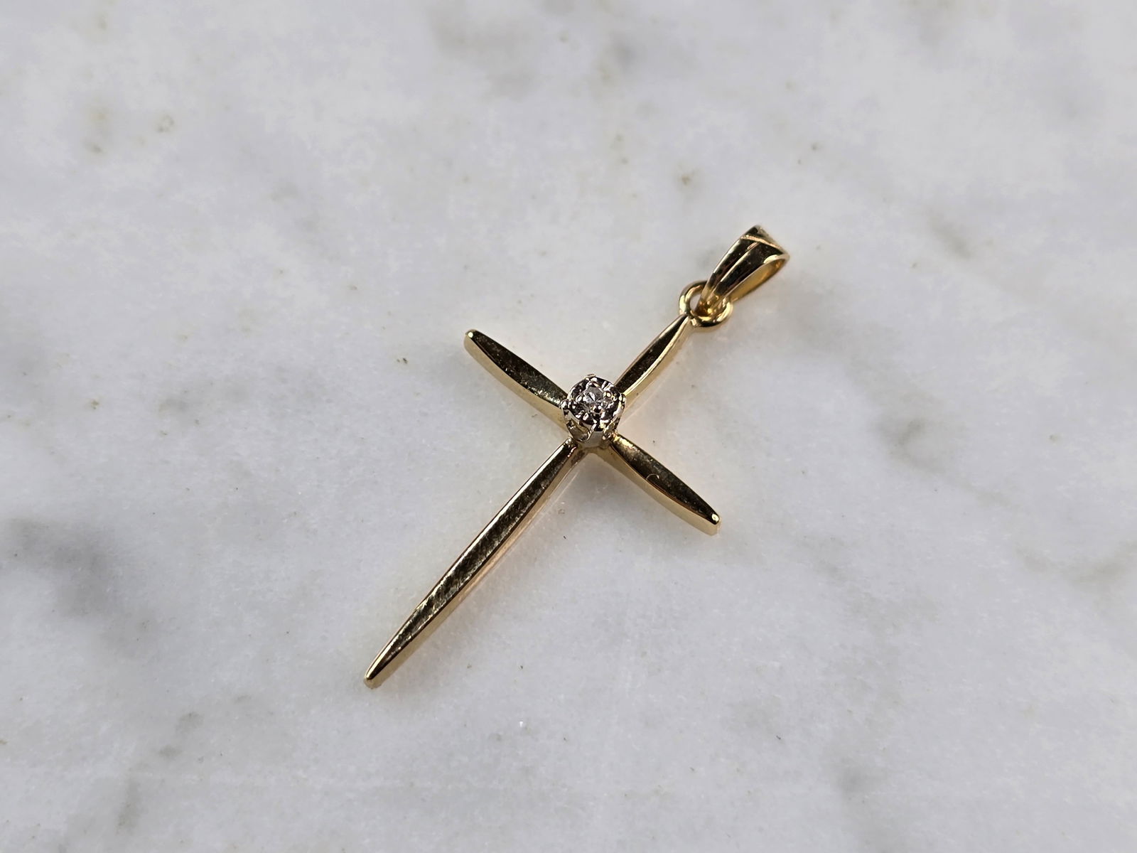 Womens Vintage Estate 14K Yellow Gold Religious Diamond Cross Pendant: A WOMENS VINTAGE ESTATE 14K YELLOW GOLD RELIGIOUS DIAMOND CROSS PENDANT. THE PENDANT WEIGHS 0.9g AND MEASURES 1" LONG BY 5/8" WIDE. PENDANT IS MARKED. MAKES A GREAT GIFT FOR THAT SOMEONE SPECIAL. ANY