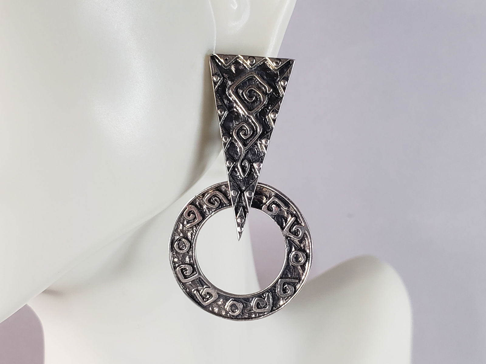 Womens Vintage Estate Sterling Silver Modernist Earrings: WOMENS VINTAGE ESTATE STERLING SILVER MODERNIST EARRINGS. EARRINGS MEASURE 1 3/4" LONG BY 1" WIDE AND WEIGH 10.0g. WOULD MAKE A LOVELY GIFT FOR THAT SOMEONE SPECIAL. BE SURE TO CHECK OUT SOME OF MY OT