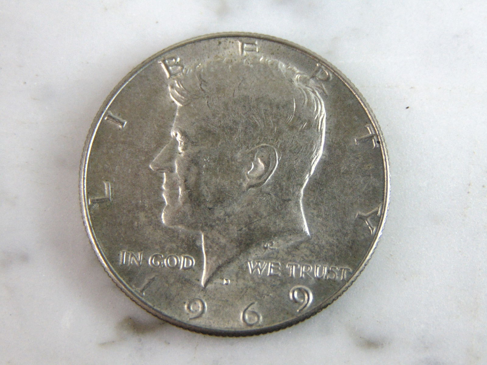 1969 Kennedy Half Dollar Coin: FOR SALE IS THIS 1969 KENNEDY HALF DOLLAR COIN. WE ARE NOT COIN EXPERTS WHEN IT COMES TO PROPER GRADING. PICTURES SHOULD BE CLEAR ENOUGH TO SEE ANY KIND OF BLEMISHES. BUYING AS IS. WOULD MAKE A GREAT