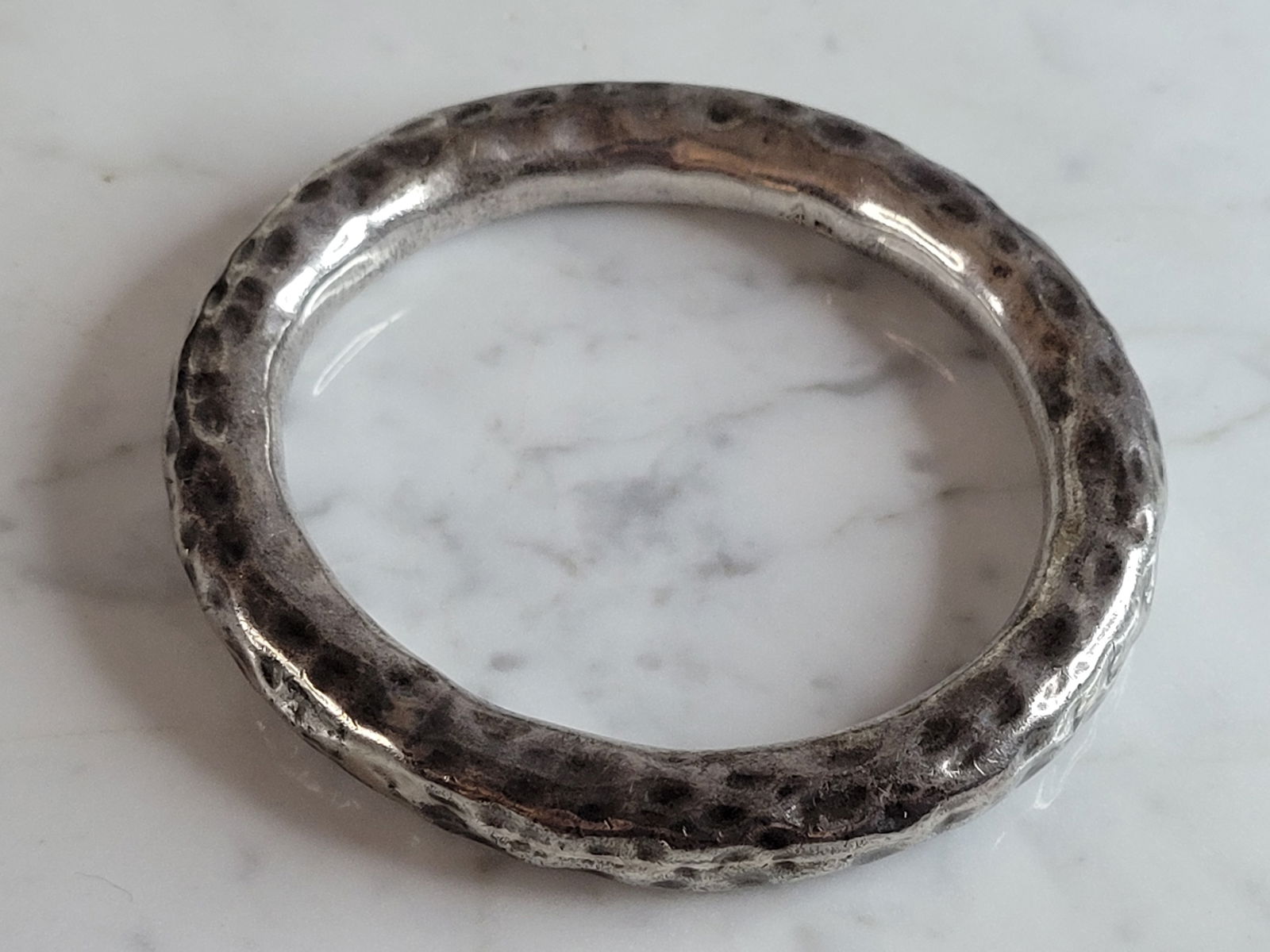 Womens Vintage Estate Sterling Silver Hammered Modernist Bracelet: A WOMENS VINTAGE ESTATE STERLING SILVER HAND HAMMERED MODERNIST BANGLE BRACELET. BRACELET MEASURES 7 3/4" IN CIRCUMFERENCE BY 3/8" WIDE AND WEIGHS 48.2g. AS YOU CAN SEE IN THE LAST PIC THE BRACELET IS