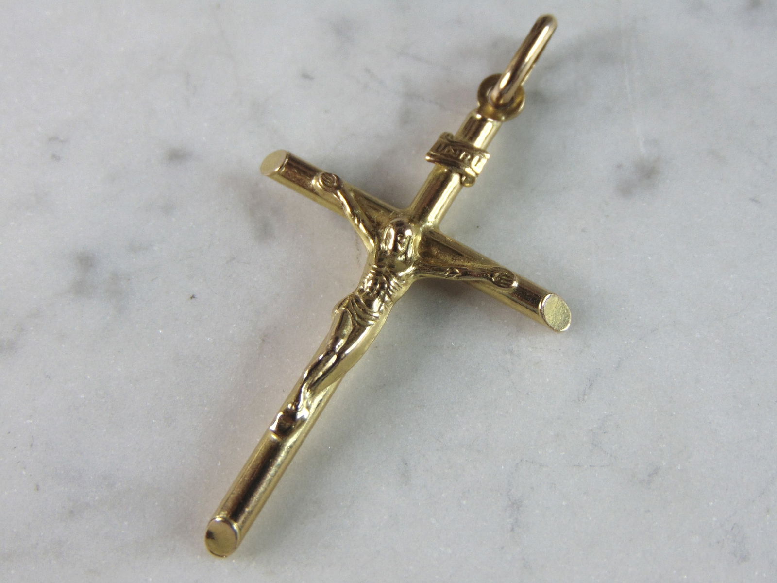 Vintage Estate 14K Yellow Gold Religious Cross Pendant: FOR SALE IS THIS VINTAGE ESTATE 14K YELLOW GOLD RELIGIOUS CROSS PENDANT. THE PENDANT WEIGHS 3.3g AND MEASURES 2" LONG BY 1 1/8" WIDE. MAKES A GREAT GIFT FOR THAT SOMEONE SPECIAL. ANY QUESTIONS, PLEASE