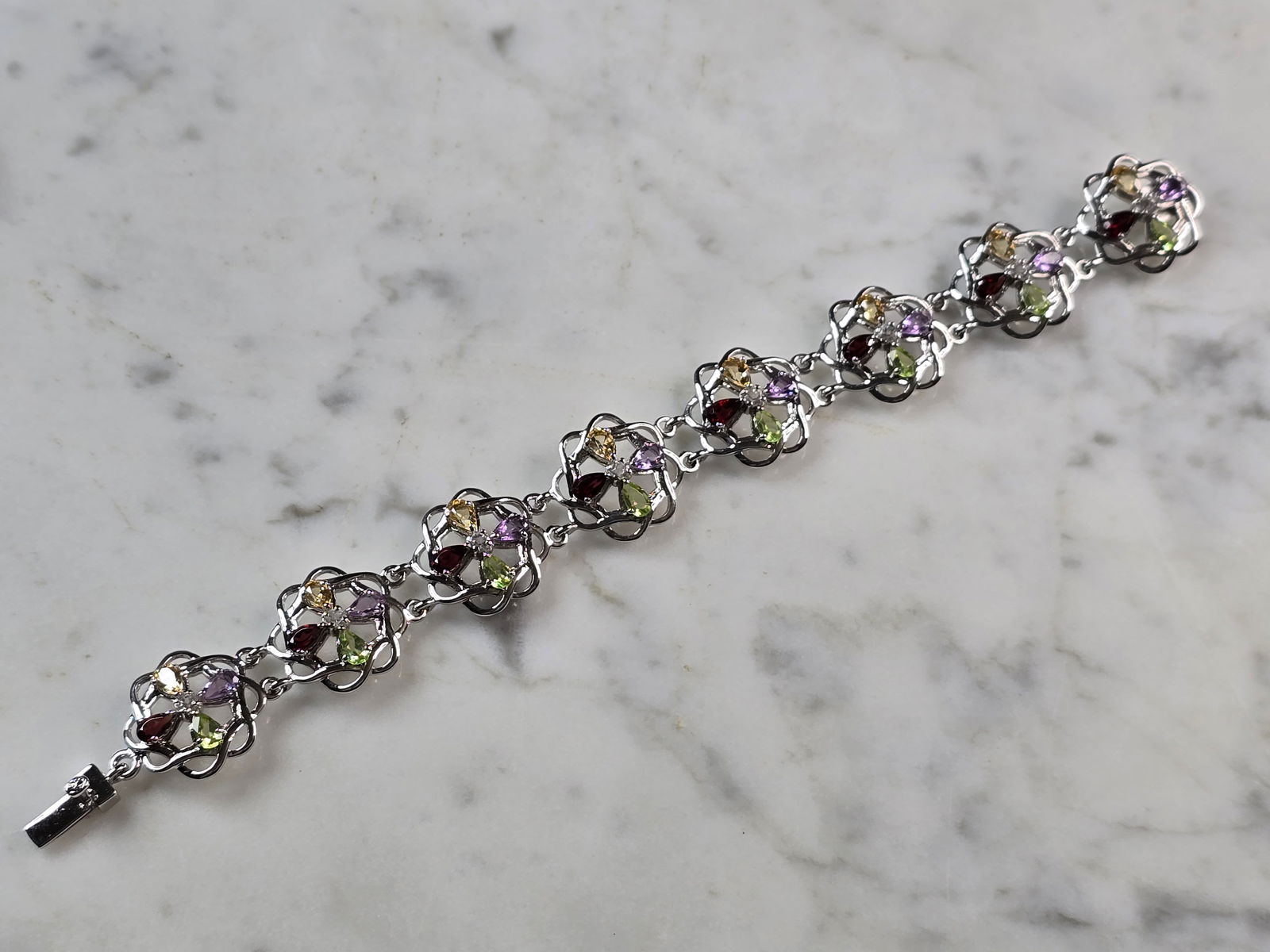 Womens Vintage Estate Sterling Silver Floral Bracelet: A WOMENS VINTAGE ESTATE STERLING SILVER FLORAL MULTI STONE BRACELET. THE TOTAL WEIGHS 17.4g, AND MEASURES 6 3/4" LONG BY 5/8" WIDE. NOT SURE IF STONES ARE NATURAL OR MAN MADE. MAKES A GREAT GIFT FOR T