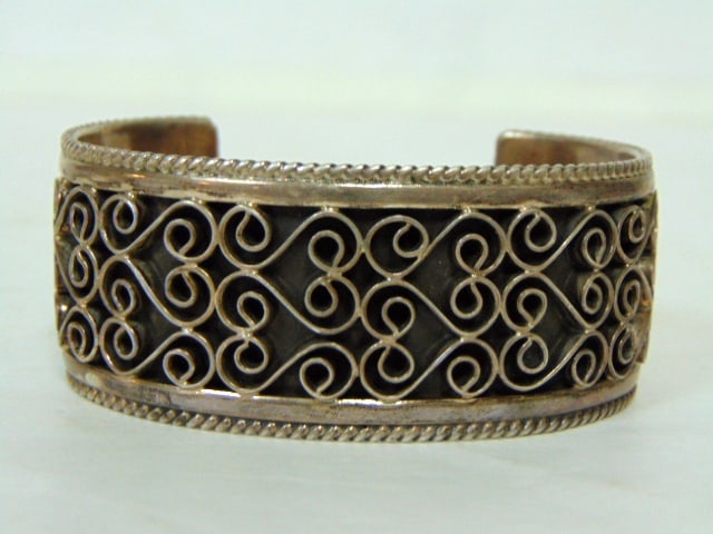 Womens Vintage Ornate Sterling Silver Cuff Bracelet: FOR SALE IS THIS WONDERFUL WOMENS VINTAGE ESTATE STERLING CUFF BRACELET. THE BRACELET WEIGHS 63.4g AND IS ABOUT 1 1/8" WIDE. ANY QUESTIONS PLEASE DO NOT HESITATE TO ASK. BE SURE TO CHECK OUT SOME OF O