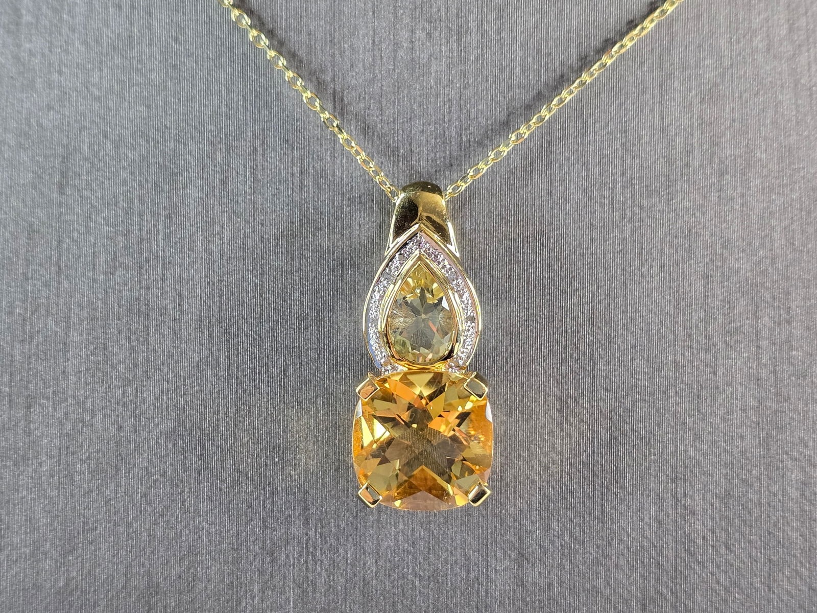Womens Estate Sterling Silver Gold Tone Modernist Pendant Necklace: A WOMENS VINTAGE ESTATE STERLING SILVER GOLD TONE MODERNIST MULTI STONE PENDANT WITH NECKLACE. THE NECKLACE MEASURES ABOUT 18" LONG, AND THE PENDANT MEASURES 1 1/8" LONG BY 1/2" WIDE. TOGETHER THEY WE