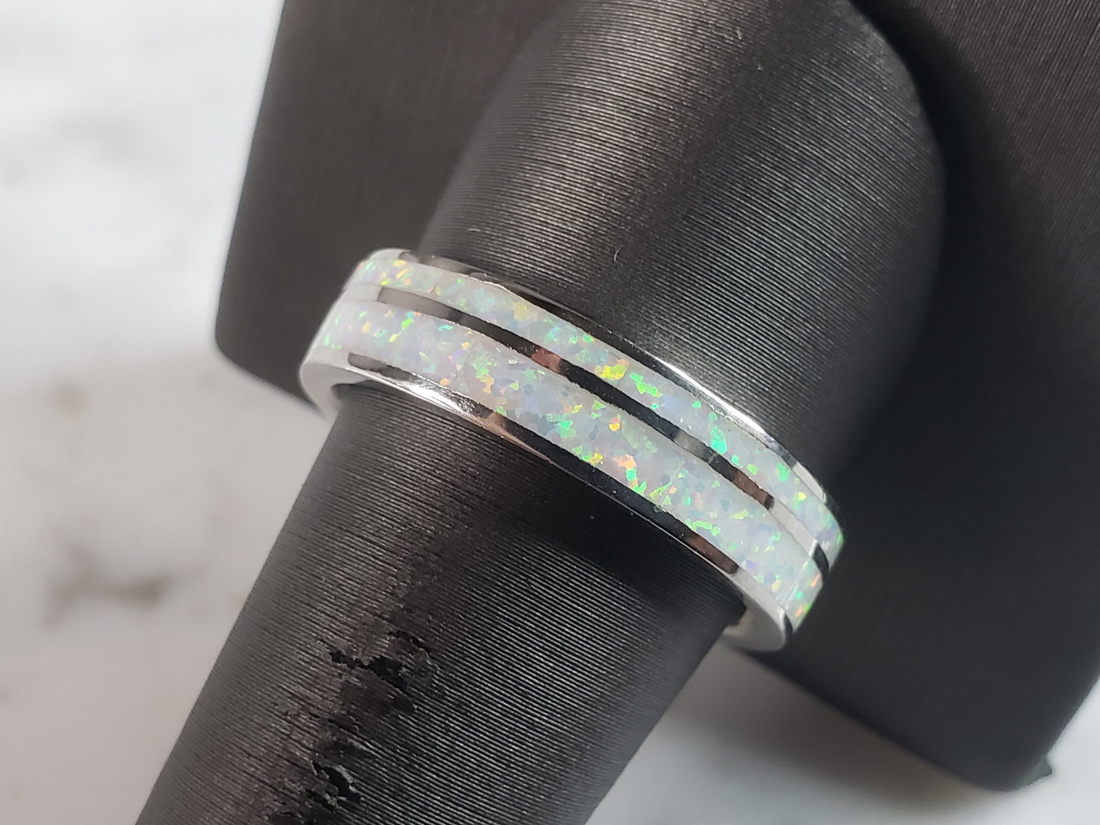 Unisex Sterling Silver Modernist Opal Ring: A UNISEX STERLING SILVER MODERNIST OPAL RING. THE RING IS A SIZE 10.0 AND WEIGHS 7.3g. THE WIDTH OF THE RING IS 1/4". WE DO HAVE OTHER SIZES IN THIS RING. THE RING MAKES A BEAUTIFUL GIFT FOR THAT SOME