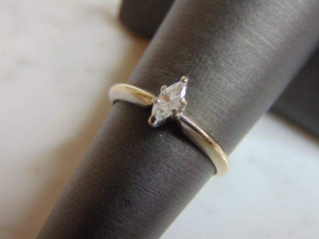 Vintage Womens 14K White Gold Marquis Diamond Ring: FOR SALE IS THIS VINTAGE ESTATE 14K WHITE GOLD DIAMOND MARQUIS ENGAGEMENT RING. THE RING IS A SIZE 6.0 AND WEIGHS 2.1g. THE DIAMOND IS ABOUT .33cts. THE RING MAKES A BEAUTIFUL GIFT FOR THAT SOMEONE SP