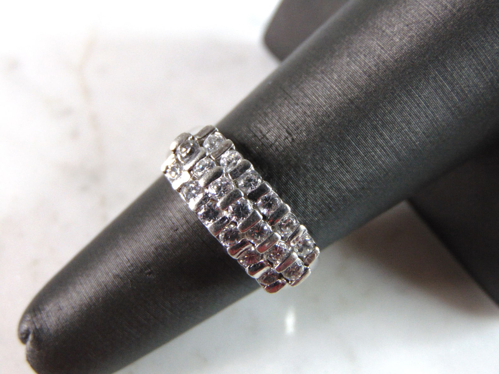 Womens Vintage Estate Sterling Silver CZ Ring: FOR SALE IS THIS WONDERFUL WOMENS VINTAGE ESTATE STERLING SILVER CZ RING. THE RING WEIGHS 3.6g, AND IS A SIZE 6. ANY QUESTIONS PLEASE DO NOT HESITATE TO ASK. BE SURE TO CHECK OUT SOME OF MY OTHER GREA