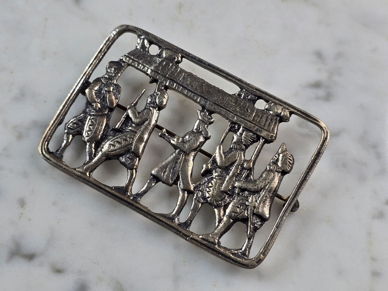 Womens Vintage Estate Sterling Silver Zoroastrian Brooch: A WOMENS VINTAGE ESTATE STERLING SILVER ZOROASTRIAN BROOCH. THE TOTAL WEIGHT OF THE BROOCH IS 24.1g, AND MEASURES 2 1/2" BY 1 5/8". BROOCH DOES HAVE A MINI HAIRLINE ALONG THE BOTTOM. DOES NOT AFFECT T