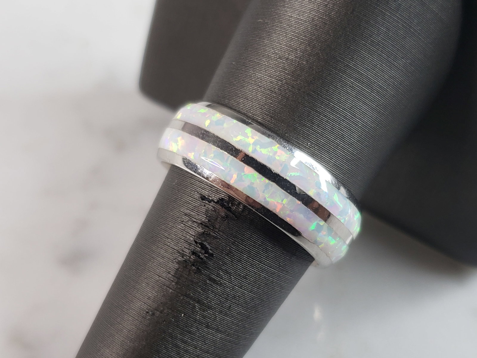 Womens Sterling Silver Modernist Opal Ring: A WOMENS STERLING SILVER MODERNIST OPAL RING. THE RING IS A SIZE 9.0 AND WEIGHS 5.9g. THE WIDTH OF THE RING IS 1/4". WE DO HAVE DIFFERENT SIZES IN THIS RING AS WELL. JUST ASK AND WILL CHECK. THE RING