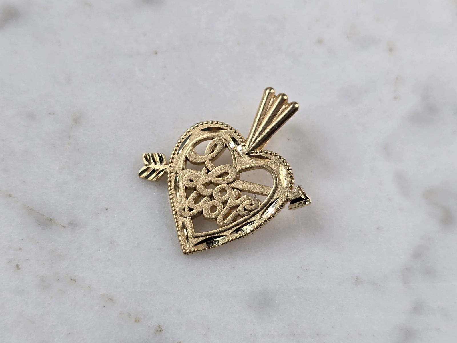 Womens Vintage Estate 14k Gold Love Heart Michael Anthony 86' Pendant: A WOMENS VINTAGE ESTATE 14K GOLD HEART PENDANT, MADE BY MICHAEL ANTHONY IN 1986. THE TOTAL WEIGHT IS 1.0g. THE PENDANT MEASURES 3/4" LONG BY 5/8" WIDE. PENDANT IS MARKED ON THE BACK. MAKES A GREAT GIF