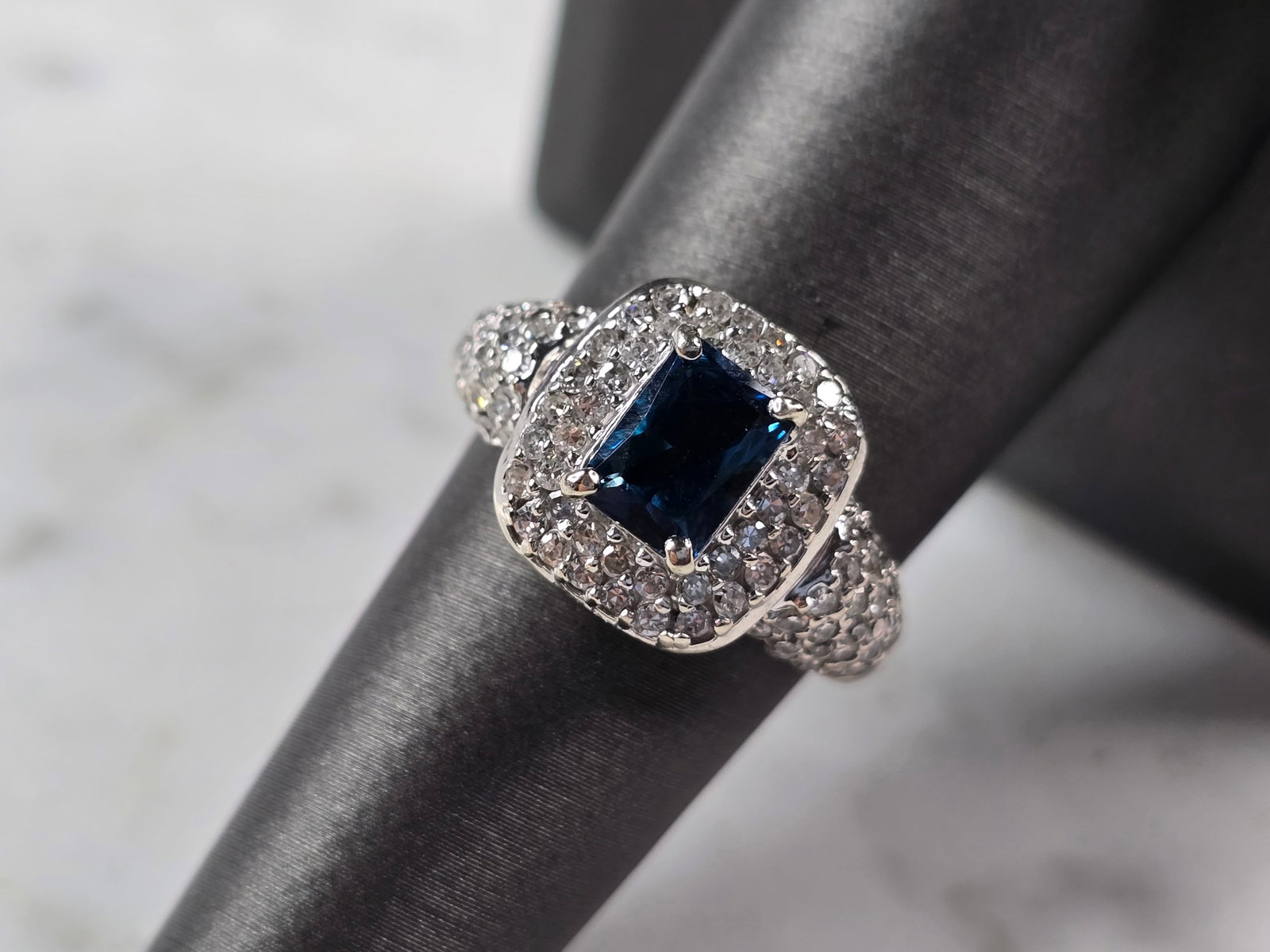 Womens Vintage Estate 10K White Gold Topaz & Diamond Ring: A WOMEN'S VINTAGE ESTATE 10K WHITE GOLD TOPAZ AND DIAMOND RING. THE RING WEIGHS 4.7g, AND IS A SIZE 7.0. THERE ARE 103 TINY DIAMONDS. NOT SURE IF THE TOPAZ STONE IS NATURAL OR MAN MADE. THE DIAMONDS A