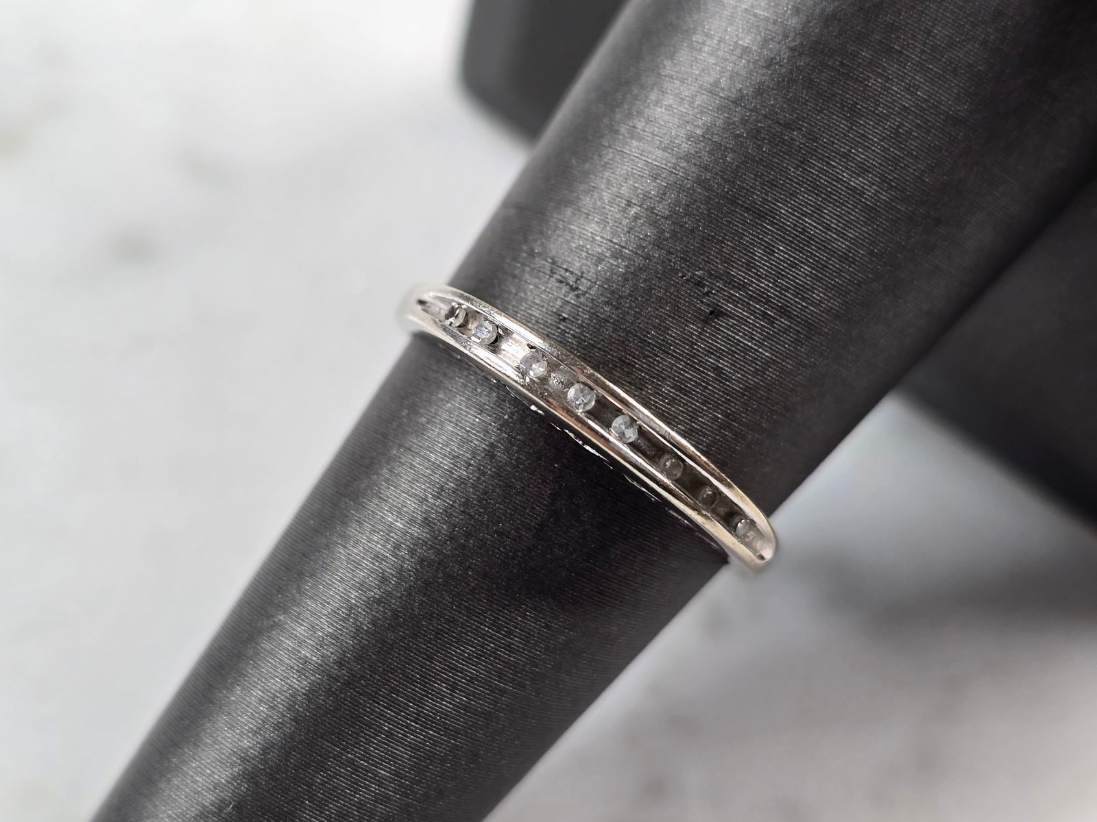 Womens Vintage Estate 10K White Gold Diamond Ring: A WOMENS VINTAGE ESTATE 10K WHITE GOLD DIAMOND RING. THE RING SIZE IS A 7.0, AND WEIGHS 2.1g. THE RING IS 1/8" WIDE. THERE ARE 8 TINY DIAMONDS IN THIS RING. RING IS MARKED ON THE INSIDE OF THE BAND. A