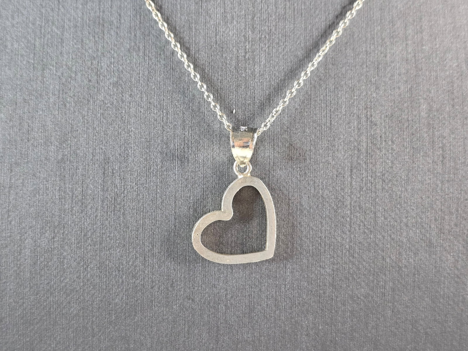 Womens Vintage Estate Sterling Silver Heart Pendant Necklace (1 of 4)