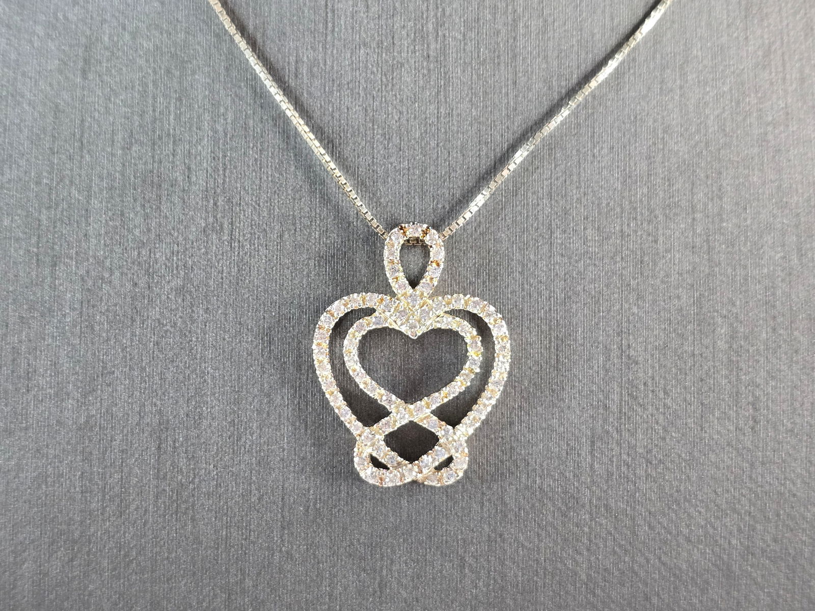 Womens Vintage Sterling Silver Heart CZ Pendant Necklace: A WOMENS VINTAGE ESTATE STERLING SILVER MODERNIST HEART CZ STONE PENDANT WITH NECKLACE. TOGETHER THEY WEIGH 5.1g. PENDANT MEASURES 1 1/8" LONG BY 7/8" WIDE. NECKLACE MEASURES 18". MAKES A GREAT GIFT F