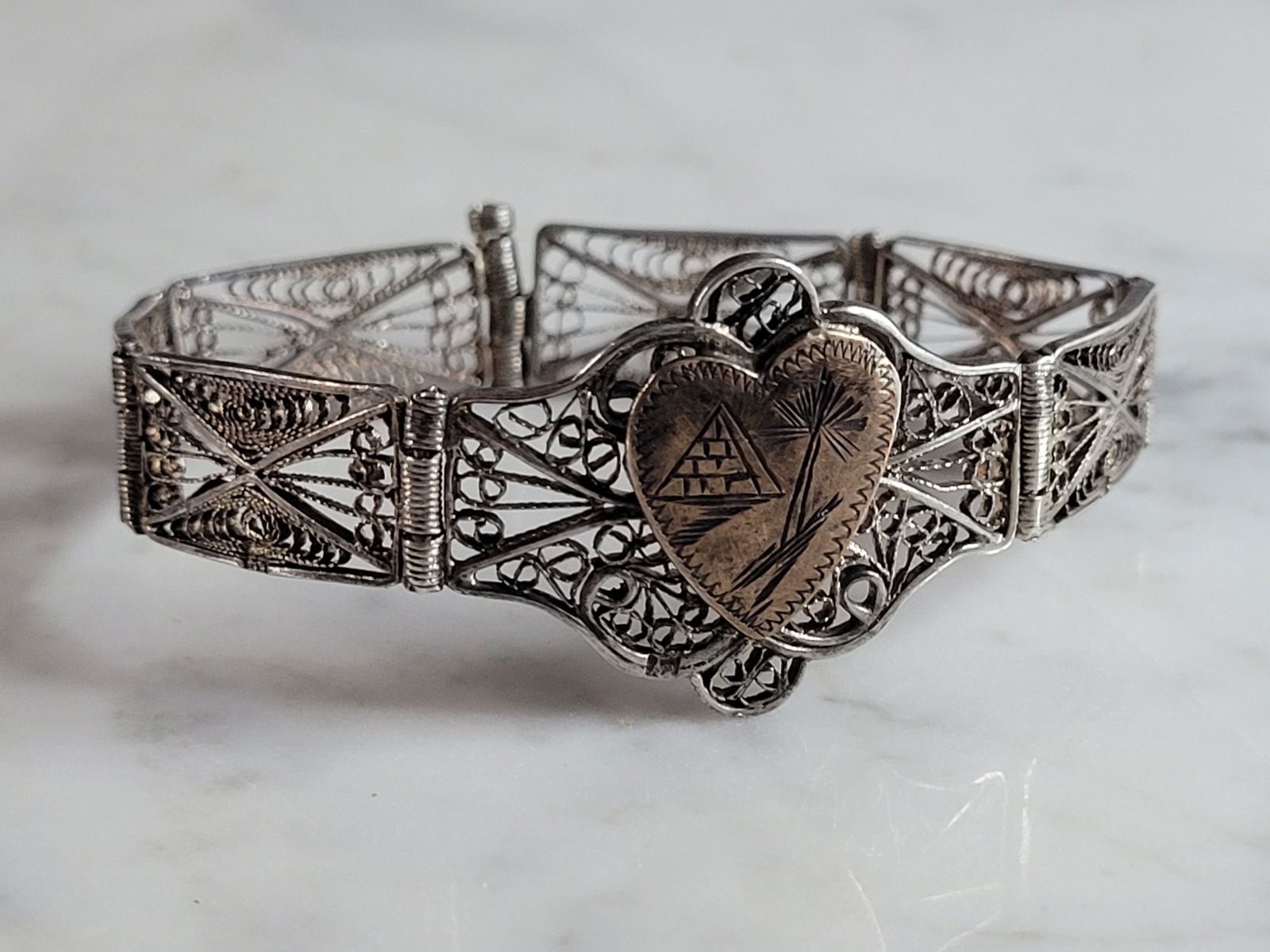 Womens Vintage Estate Sterling Silver Filigree Heart Bracelet: A WOMENS VINTAGE ESTATE STERLING SILVER FILIGREE HEART BRACELET, THAT WEIGHS 13.0g. THE BRACELET MEASURES 6 3/4" LONG BY 1" WIDE. BRACELT IS NOT MARKED BUT IT HAS BEEN TESTED. ANY QUESTIONS PLEASE DO