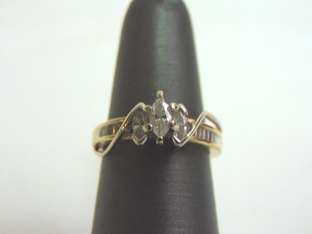 Womens Vintage 14k Yellow Gold Marquise Diamond Ring: FOR SALE IS THIS EXQUISITE VINTAGE ESTATE 14K YELLOW GOLD DIAMOND RING. THE RING WEIGHS 4.0g WITH THE DIAMONDS. THE SIZE OF THE RING IS A 5.75. THE CARAT WEIGHT OF THE DIAMONDS ARE ABOUT .50cts. ANY O