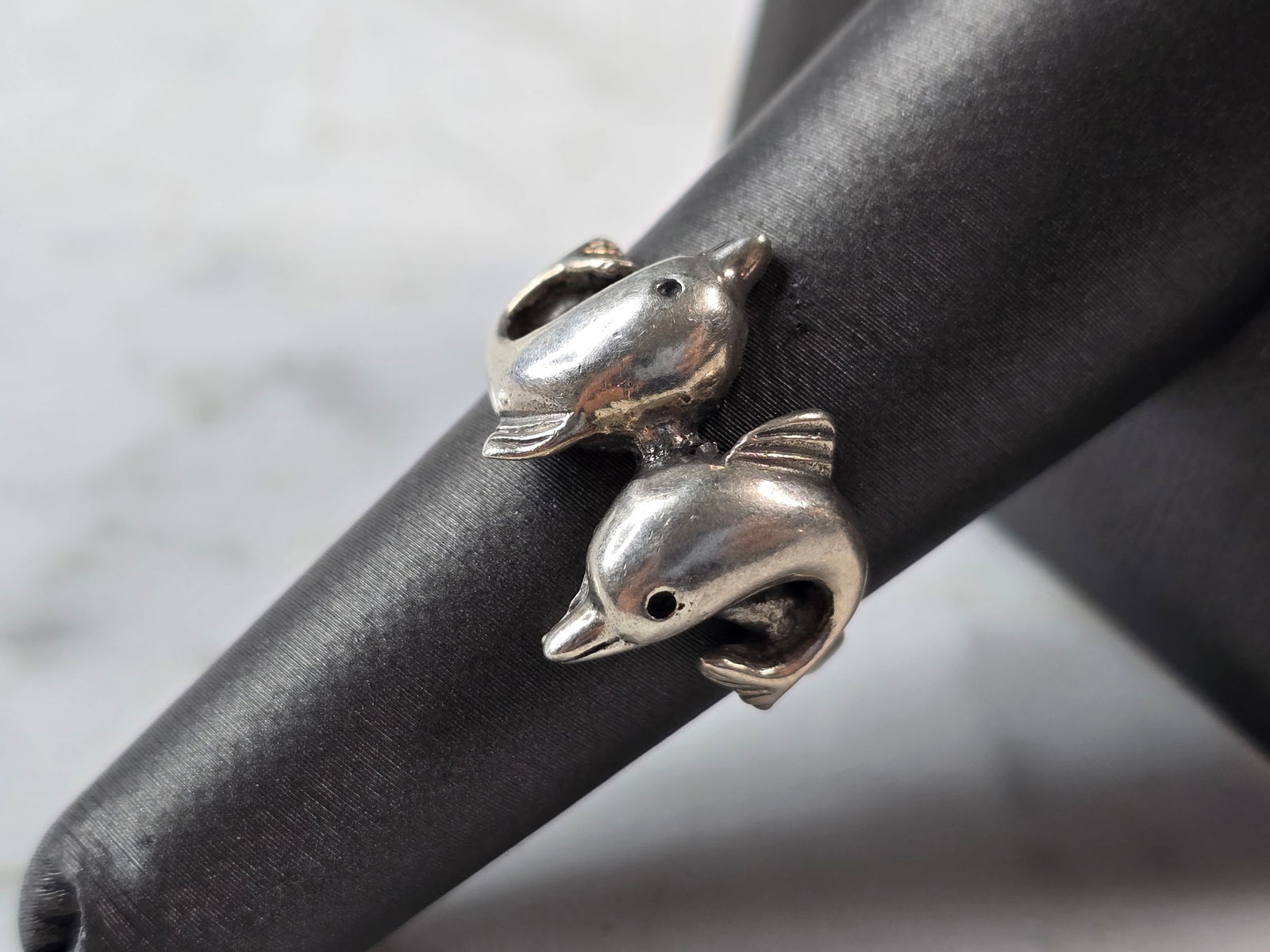Womens Vintage Estate Sterling Silver Dolphins Ring (1 of 5)
