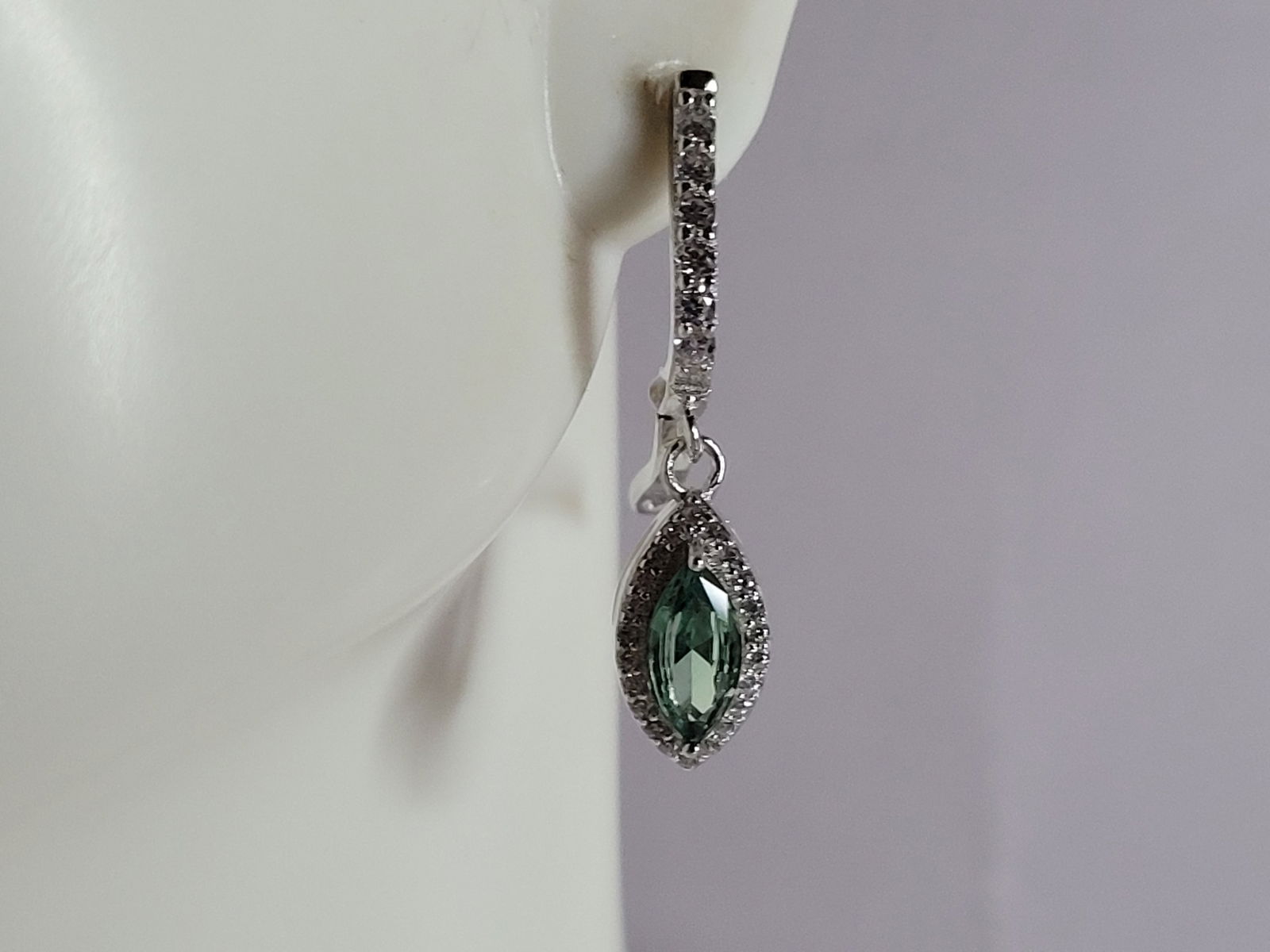 Womens Estate Sterling Silver Modernist CZ Earrings: A PAIR OF WOMENS STERLING SILVER CZ MODERNIST EARRINGS THAT WEIGH 4.4g AND MEASURES 1" LONG BY 1/4" WIDE. ANY QUESTIONS, PLEASE DO NOT HESITATE TO ASK. BE SURE TO CHECK OUT SOME OF MY OTHER GREAT ITEM