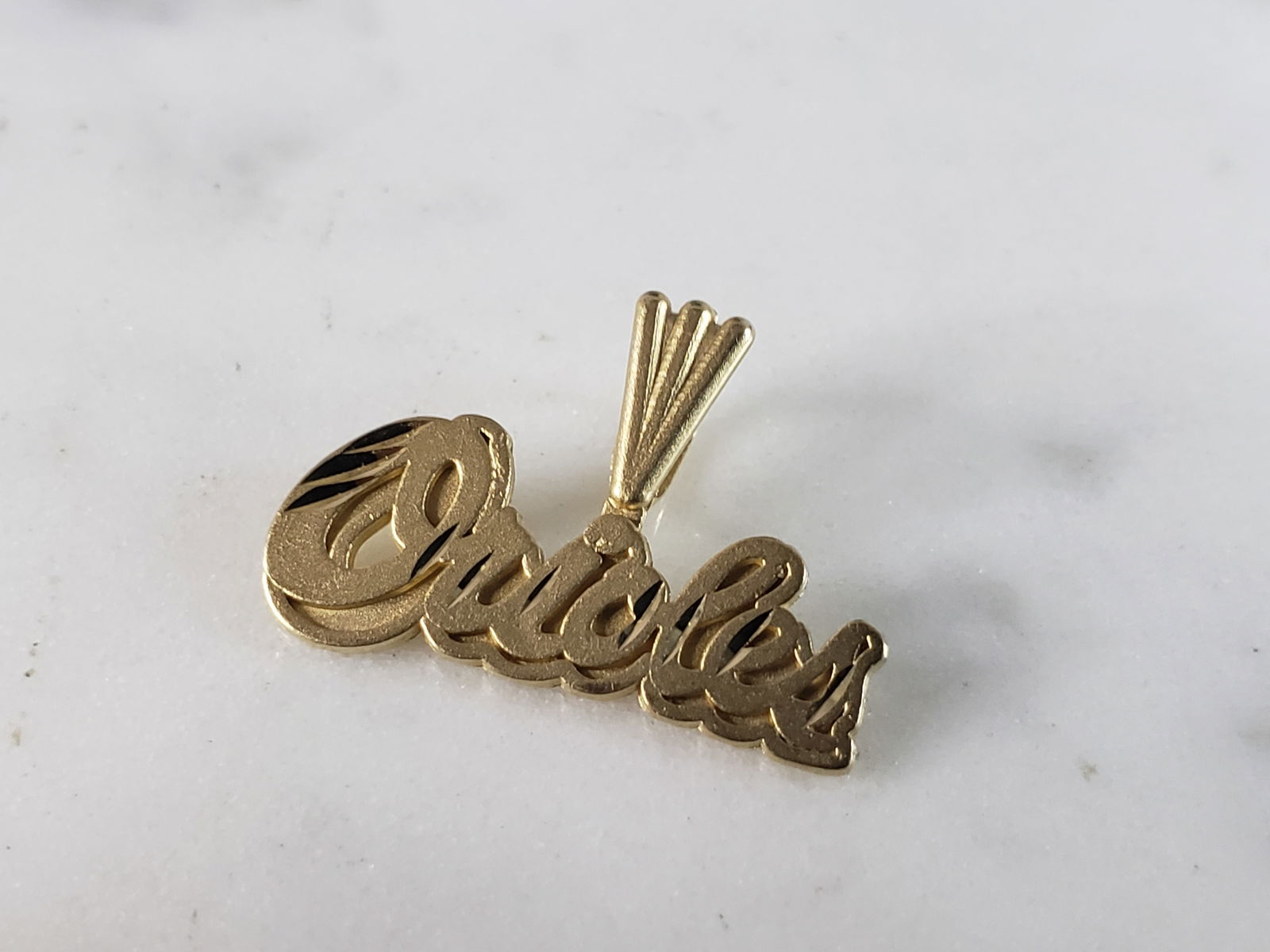 Mens 14K Gold Baltimore Orioles MLB Pendant Michael Anthony: A MENS 14K YELLOW GOLD BALTIMORE ORIOLES PENDANT THAT WAS MADE BY MICHAEL ANTHONY. PENDANT IS 1/2" LONG BY 3/4" WIDE. TOTAL WEIGHT OF THE PENDANT IS 1.1g. PENDANT IS MARKED ON THE BACK. WOULD MAKE A L